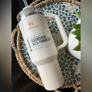 Stanley x Hearth and Hand by Magnolia 40 oz. Quencher H2.0 FlowState Tumbler